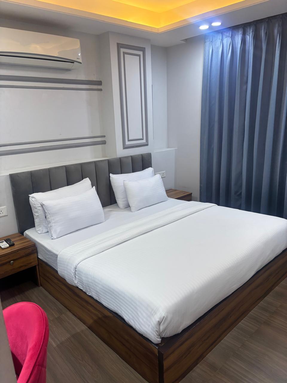 Premium Serviced Apartment DLF phase 3